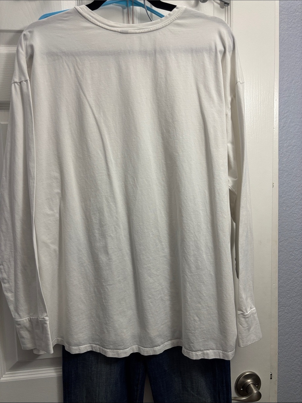 Vuori White Featherweight Oversized Long Sleeve Crew Tee - Picture 4 of 5